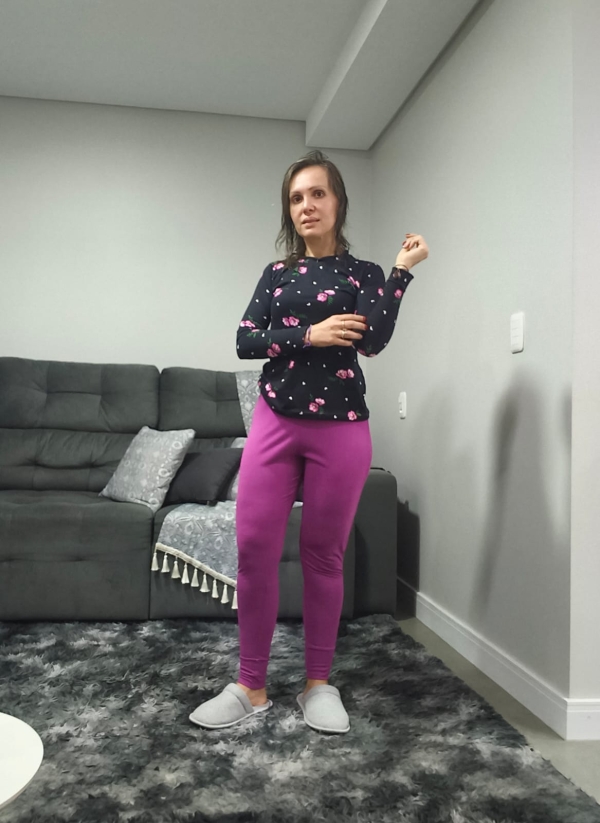 9009 PIJAMA DE SUEDE BLUSA ESTAMPADA E CALÇA LISA